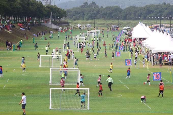 화랑대기 전국유소년 축구대회 지난해 경기 모습. 경주시 제공