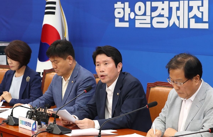 이인영(오른쪽 두 번째) 더불어민주당 원내대표가 16일 오후 국회에서 열린 '한·일경제전 예산·입법지원단 회의'에서 발언하고 있다. 연합뉴스