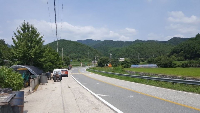 안동 도산 태자리~봉화 법전면을 잇는 국도 35호선 선형개량공사가 수년째 착공조차 못하면서 주민들의 불편이 가중되고 있다.