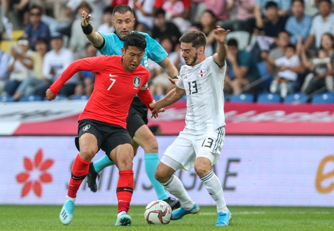 5일 오후(한국시간) 터키 이스탄불 파티흐 테림 스타디움에서 열린 축구 국가대표팀 평가전 한국과 조지아 경기에서 손흥민이 드리블을 하고 있다. 이스탄불=뉴스1