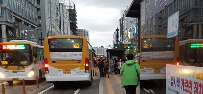 출퇴근 시간대 고양 일산 중앙로 모습. 한국일보 자료사진