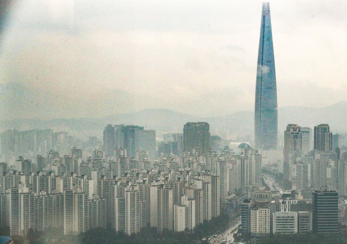 지난달 서울 강남구 무역센터에서 바라본 아파트 밀집지역 모습. 뉴스1