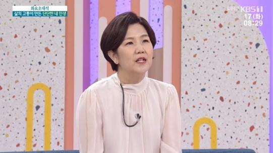 ‘아침마당’ 이성미가 동안 비주얼을 과시했다.KBS 방송캡처