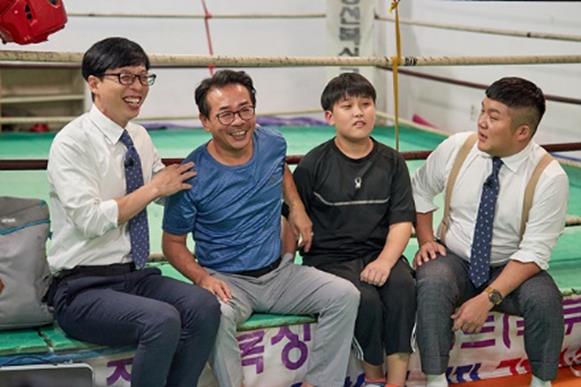 ‘유 퀴즈 온 더 블럭’ 유재석과 조세호가 회기동 사람여행에서 88올림픽 금메달리스트 김광선을 만났다. tvN 제공