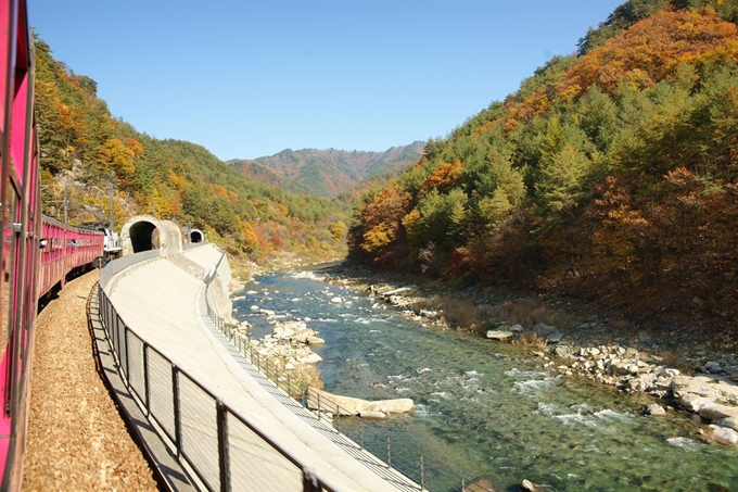 경북 봉화군 낙동강세평하늘길. 경북도 제공