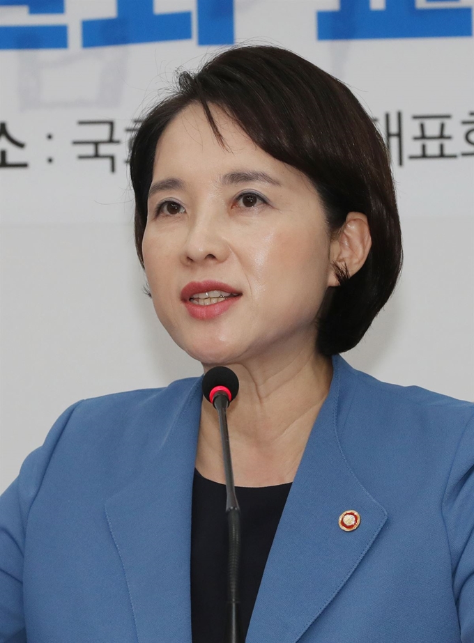 유은혜 사회부총리 겸 교육부 장관이 26일 국회에서 열린 더불어민주당 교육공정성강화특별위원회-교육부 연석회의에서 인사말을 하고 있다. 연합뉴스