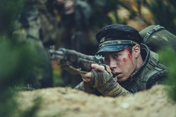 이재욱이 대세 행보를 보이고 있다. 영화 ‘장사리: 잊혀진 영웅들’ 스틸 제공