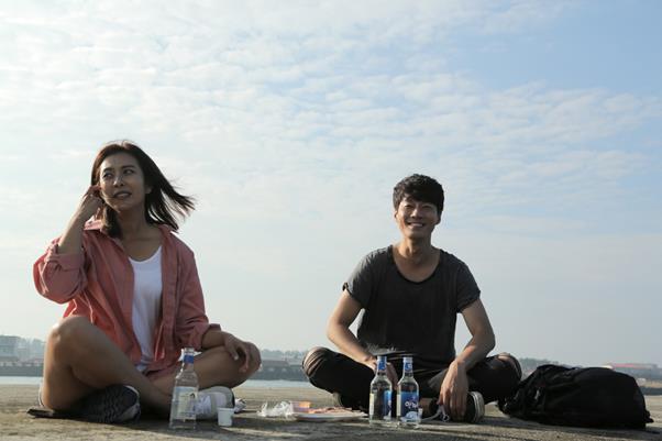 배우 이천희와 김혜나가 영화에서 호흡을 맞췄다. 영화 ‘애월’ 스틸