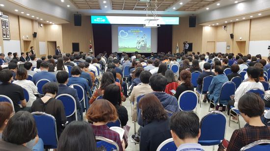 인천복지재단은 30일 시청 대회의실에서 인천시 복지 브랜드 '인복드림'을 발표하고 시민과 함께 하는 풍요로운 사회복 돌봄이 인천복지라고 강조했다. 인천복지재단 제공