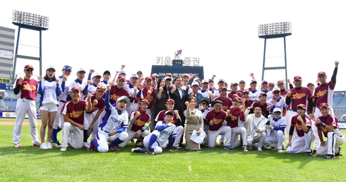 11월 대만에서 열리는 ‘제1회 아시안컵 연예인 야구대회’에 참여할 한국 연예인 야구 선수들. 한국연예인야구협회 제공