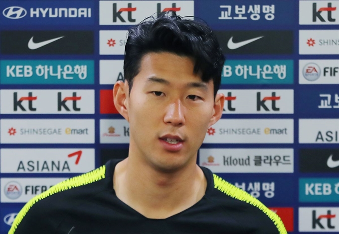 손흥민이 7일 오후 경기도 파주시 축구대표팀트레이닝센터(NFC)에서 인터뷰하고 있다. 파주=뉴스1