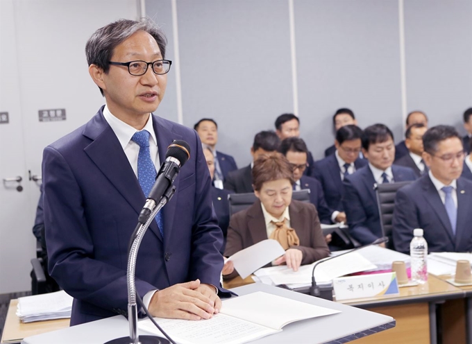 김성주 국민연금공단 이사장이 10일 전북혁신도시청사에서 열린 국회 보건복지위원회 국정감사에서 현황 보고를 하고 있다. 전주=연합뉴스