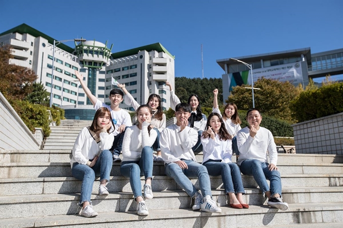 동명대 산학협력단이 운영하는 부산건설기술교육원 학생들이 ‘제27회 건설기능경기대회’의 전산응용건축제도 부문에서 1위(국토교통부 장관상)로 입상했다. 동명대 제공