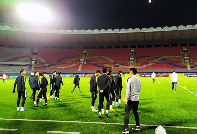 북한과 2022 카타르월드컵 아시아지역 2차 예선을 앞둔 한국 축구대표팀이 14일 평양 김일성경기장 인조잔디 위에서 공식훈련을 하고 있다. 대한축구협회 제공