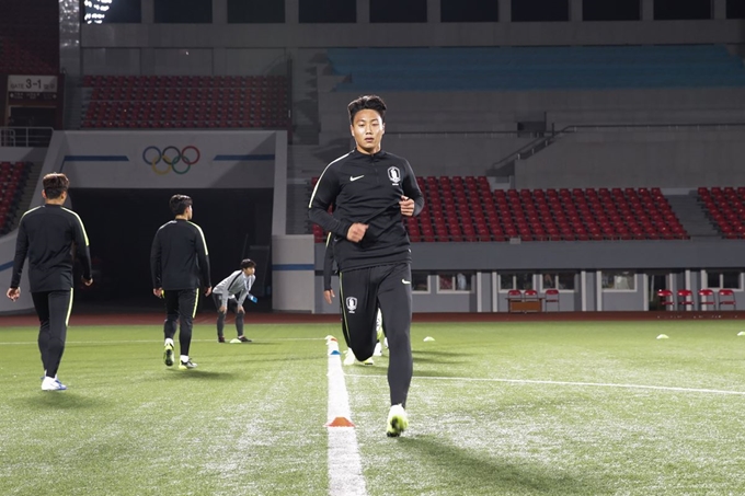 한국 남자축구 대표팀 백승호가 2022년 카타르 월드컵 아시아지역 2차 예선 3차전 북한과의 경기를 하루 앞둔 14일 평양 김일성경기장에서 공식훈련을 하고 있다. 대한축구협회 제공