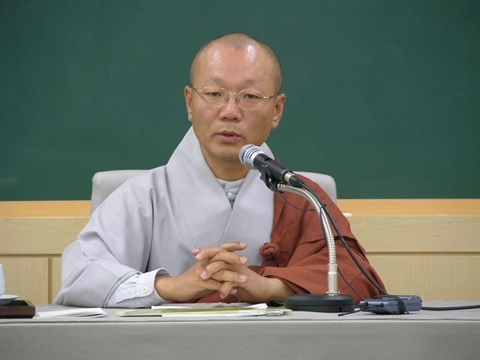 지홍 스님. 한국일보 자료사진