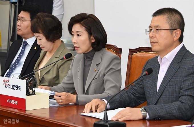 나경원 자유한국당 원내대표가 17일 국회에서 열린 최고위원회의에서 발언하고 있다. 오대근 기자