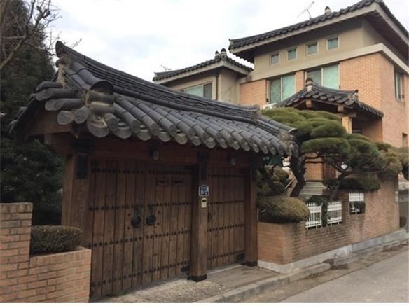 경기 고양시가 매입을 추진 중인 일산동구 정발산동에 자리한 김대중 대통령 일산 사저. 일산연합회 제공