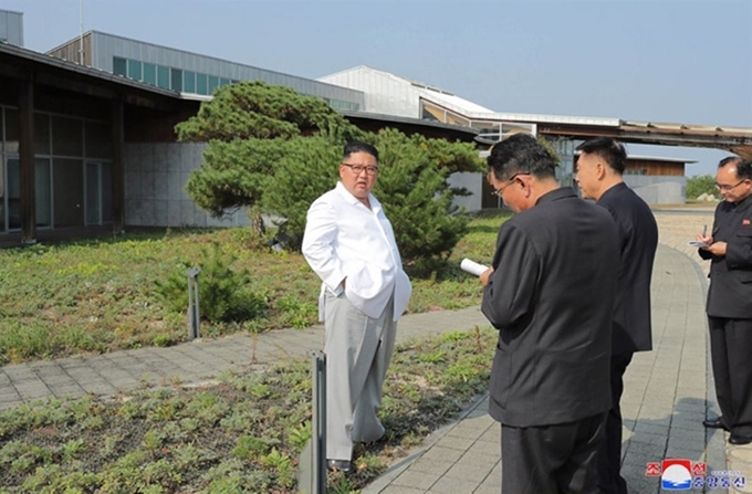 김정은 북한 국무위원장이 금강산 관광지구를 현지지도하고 금강산에 설치된 남측 시설 철거를 지시했다고 조선중앙통신이 23일 보도했다. 조선중앙통신이 공개한 금강산 관광지구 사진. 연합뉴스