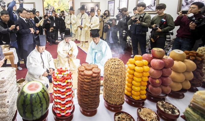 지난해 박정희 전 대통령 39주기 추모제례가 경북 구미 상모동 박 전 대통령 생가 내 추모관에서 진행했다. 구미시 제공