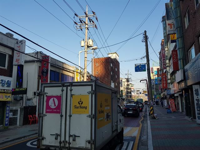 경기 남양주 다산신도시에서 서울 강남권으로 가는 주요 도로인 도농사거리∼빙그레 공장 구간 도로 모습. 출퇴근 시간대 극심한 차량 정체가 빚어지고 있다. 이종구 기자