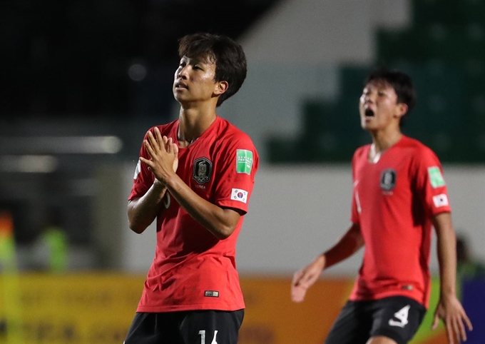 엄지성이 30일 오후(현지시간) 브라질 고이아니아 세히냐 경기장에서 열린 2019 FIFA U-17 월드컵 프랑스와의 조별예선 2차전에서 프리킥 후 아쉬운 표정을 짓고 있다. 고이아니아=연합뉴스