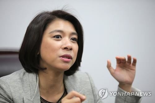 19대 국회 당시 자유한국당의 전신 새누리당에서 활동한 이자스민 전 의원이 정의당으로 당적을 옮긴 것으로 알려졌 1일 정치권에 따르면 이 전 의원은 최근 정의당 심상정 대표와 만나 정의당 내에서의 활동 가능성 등을 타진한 뒤 입당한 것으로 전해졌다. 연합뉴스 자료사진