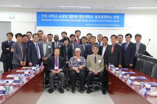 전국 과학고등학교 교장단 협의회는 4일 겐트대학교 글로벌캠퍼스를 방문, 인천글로벌캠퍼스에서 이공계 학과를 운영하는 겐트대에 대한 분야별 전공에 대한 학과정에 대해 설명을 들었다. 겐트대제공