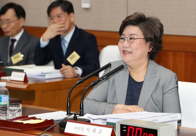 국회 정보위원장인 이혜훈 바른미래당 의원이 지난 4일 서울 서초구 국가정보원에서 열린 국정감사를 주재하고 있다. 국회사진기자단