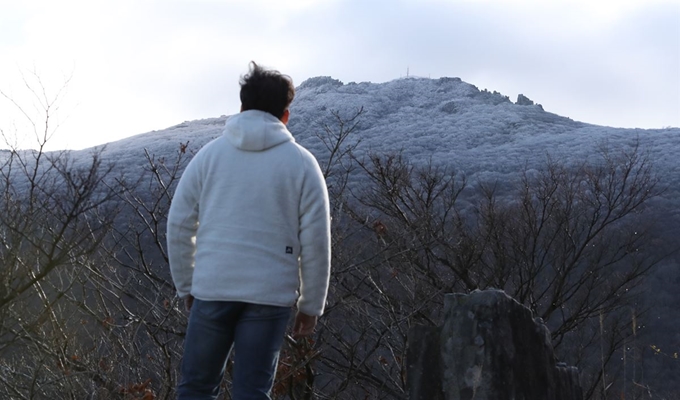 올 가을 들어 가장 추운 날씨를 기록한 14일 무등산국립공원 정상부에 상고대가 피어 있다. 연합뉴스