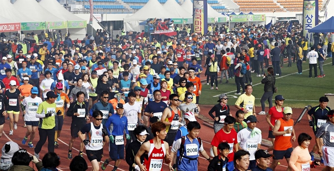 지난해 열린 상주곶감국제마라톤대회 전경. 상주시 제공