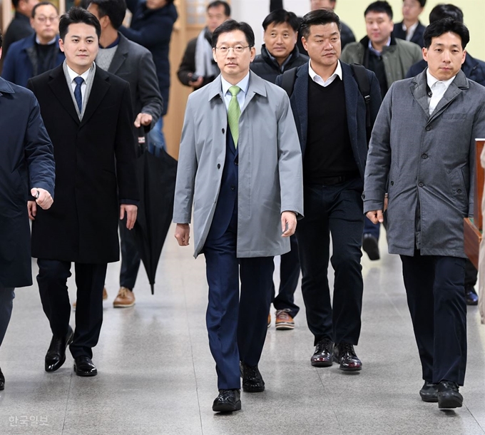 김경수 경남도지사가 14일 오후 서울 서초구 서울고등법원에서 열린 '드루킹 사건'의 항소심 결심공판에 출석하고 있다. 홍인기 기자