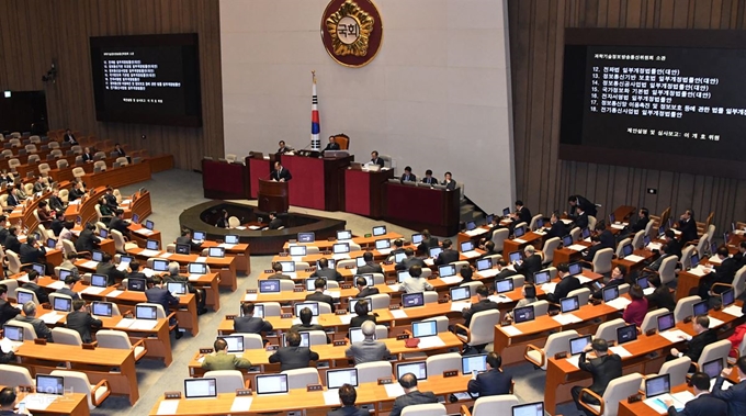 19일 국회 본회의에서 전파법 일부개정법률안 등 비쟁점 법안이 통과되고 있다. 오대근 기자