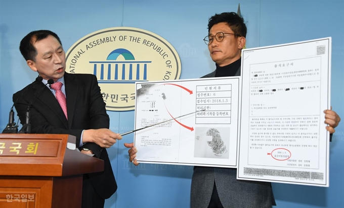 자유한국당 소속 김기현 전 울산시장이 27일 오전 국회 정론관에서 기자회견을 열고 자신이 경찰 수사를 받으면서 낙선한 지난해 6·13 지방선거에서 조국 전 민정수석, 황운하 전 울산경찰청장 등 권력기관이 개입했다는 의혹을 제기하고 있다. 오대근기자