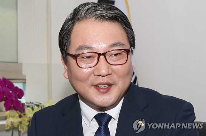 2018년 지방선거에서 자신의 재산을 허위로 신고한 혐의 등으로 당선 무효형을 선고 받은 윤종서 부산 중구청장. 연합뉴스