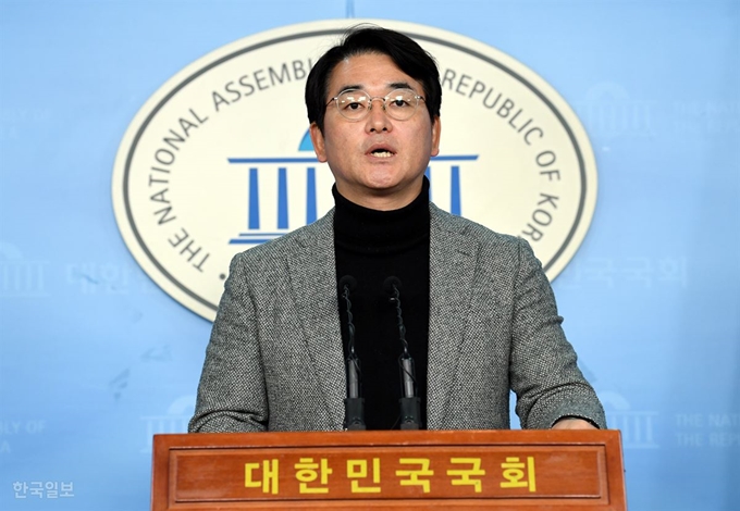 [저작권 한국일보] 박용진 더불어민주당 의원이 지난 1일 서울 여의도 국회 정론관에서 유치원 3법 등과 관련해 발언하고 있다. 고영권 기자