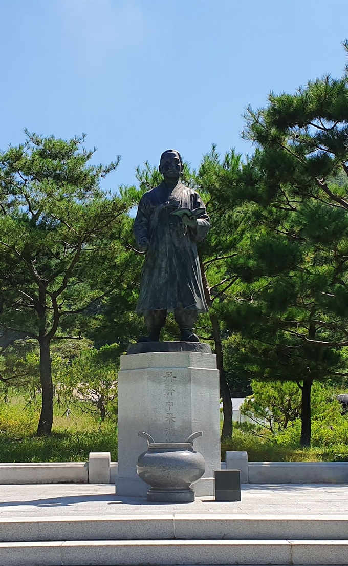 대전시는 3.1운동과 대한민국 임시정부수립 100년을 기념하여 중구 서대전광장에 동상을 건립하고 8일 제막식을 갖는다. 사진은 대전 중구 어남동 단재 선생 생가에 세워진 동상 모습. 대전시 제공