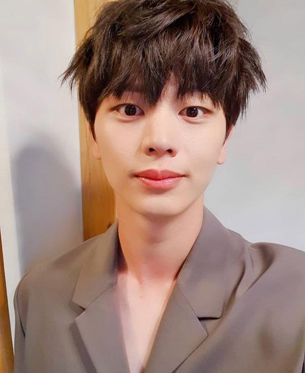 육성재가 댄디한 스타일을 뽐냈다. 육성재 SNS 제공