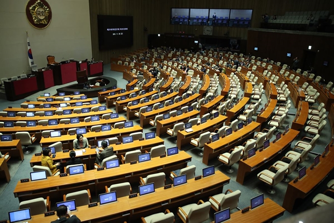 지난달 29일 개회 예정이었던 본회의가 자유한국당의 필리버스터 신청 여파로 열리지 못하고 있다. 연합뉴스