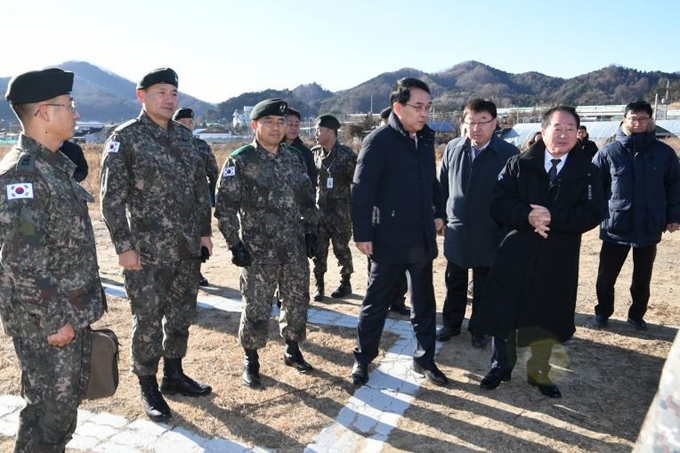 국민권익위원회와 평창군, 육군 36사단 관계자들은 최근 평창군 진부비행장 안건을 놓고 현장 조정회의를 개최, 46년 만에 비행장 폐쇄에 합의했다. 평창군 제공