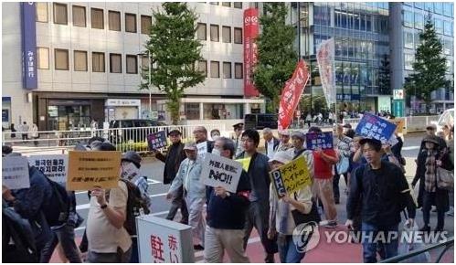 일본 도쿄 신주쿠에서 열리고 있는 헤이트 스피치 반대 시위. 도쿄=연합뉴스 자료사진