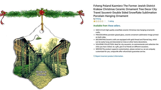 아마존에서 판매 중단된 크리스마스 장식. 2차 대전 당시 나치의 유대인 집단 학살이 일어났던 폴란드 아우슈비츠 수용소의 모습을 담아 논란이 됐다. 트위터 캡처