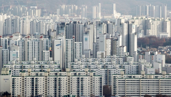 서울 송파구 롯데월드타워에서 바라본 서울 도심 아파트들이 즐비하다. 뉴시스