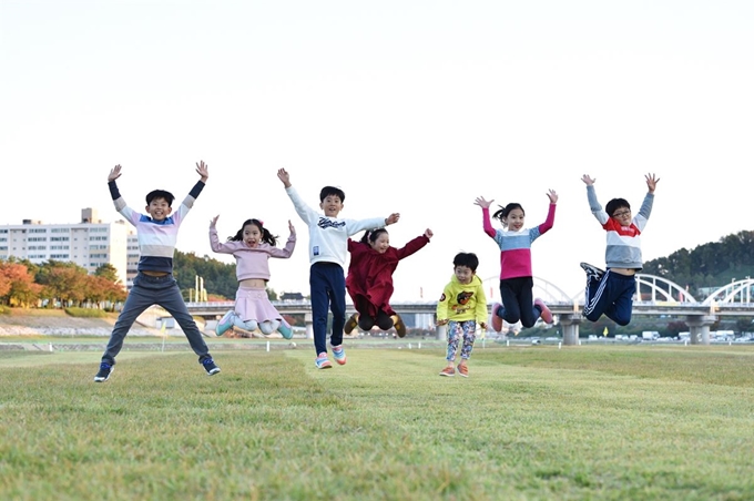 경북 영주시가 아이키우기 좋은 환경 조성을 위해 출생장려금과 산후조리비 지원을 확대하는 통합조례안을 내년부터 시행한다. 영주시제공