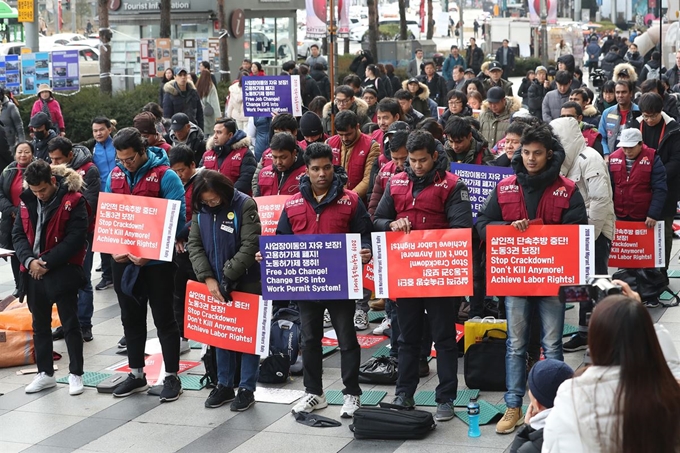 지난 15일 오후 서울 동대문역사문화공원역 14번 출구에서 세계 이주노동자의 날(12월18일)을 맞아 '12.15 세계 이주노동자의 날 기념 이주노동자 문화제-우리는 죽으러 오지 않았다'가 열렸다. 연합뉴스