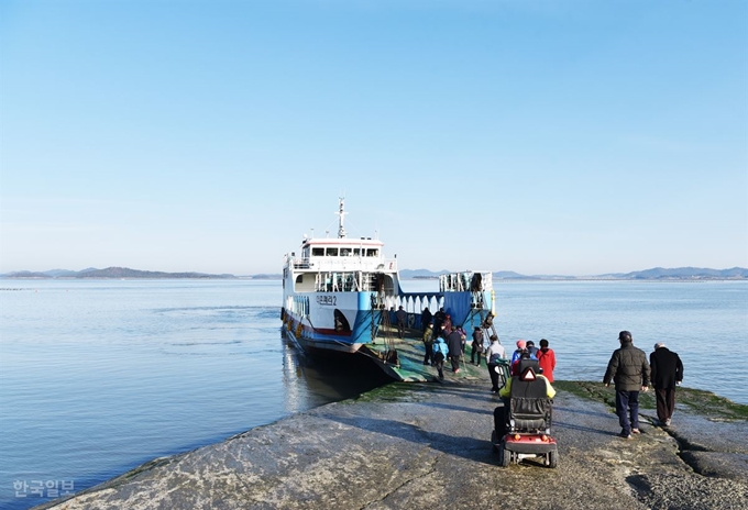 병풍도 보기선착장. 지도읍 송도선착장까지 하루 4회 도선이 운항한다.