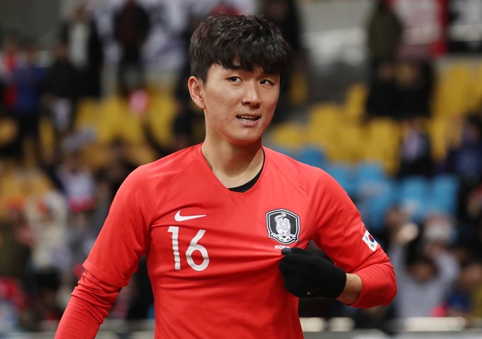 18일 오후 부산시 연제구 아시아드주경기장에서 열린 2019 동아시아축구연맹(EAFF) 풋볼 챔피언십(동아시안컵) 남자부 3차전 한국과 일본의 경기 전반전, 한국 황인범이 선제골을 넣은 후 기뻐하고 있다. 부산=뉴스1