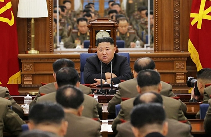 북한은 김정은 국무위원장이 주재한 가운데 제7기 제3차 확대회의를 열고 국방력 강화하기 위한 문제를 논의했다고 22일 조선중앙통신이 보도했다. 조선중앙통신 연합뉴스