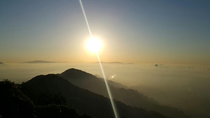 인천 문학산 정상에서 바라 본 일출. 인천시 제공