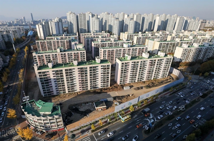 재건축이 추진되고 있는 서울 송파구의 한 아파트 단지 전경. 뉴스1